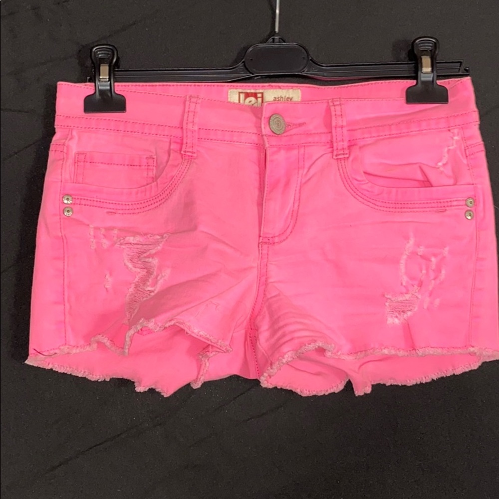 lei pink shorts